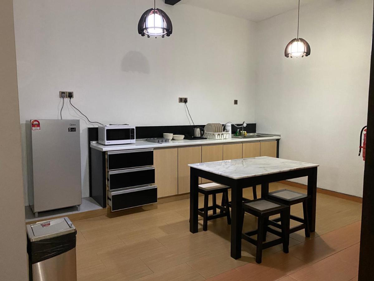 Suria Coliving Hostel & Apartment Тана Рата Екстериор снимка