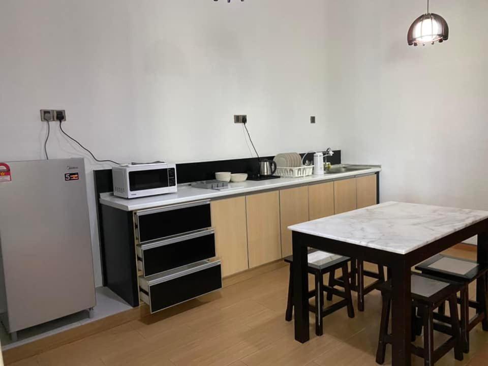 Suria Coliving Hostel & Apartment Тана Рата Екстериор снимка